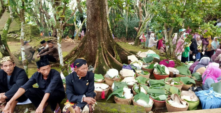 8 Tradisi Menyambut Ramadan di Indonesia 9 Nyadran