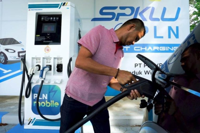 Cara Mengisi Daya Mobil Listrik di SPKLU Umum: Panduan Lengkap untuk Pengguna EV